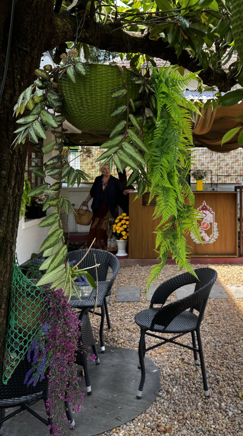 Scarlet at the tea garden bar, Scarlet's Cottage, Fort Kochi